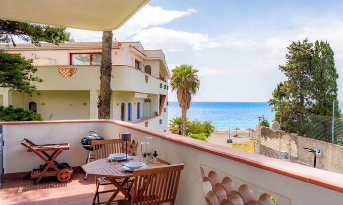 Recanati Apartamento | Casa Bianca - Apartment a stone's throw from the s