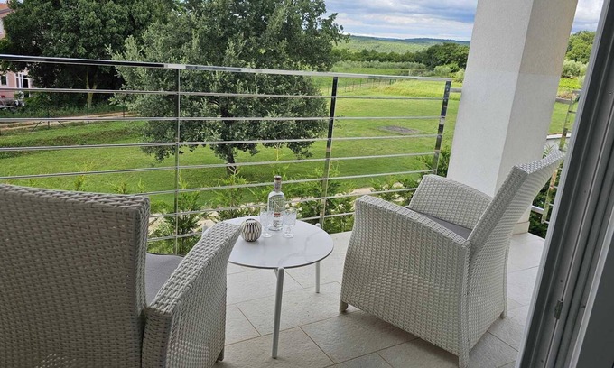 Matohanci Apartamento | CASA BIANCA One-Bedroom Apartment with Balcony 1