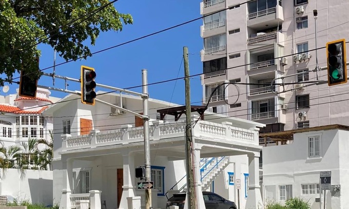 Miramar Casa | Casa Blanca in the Heart of Miramar