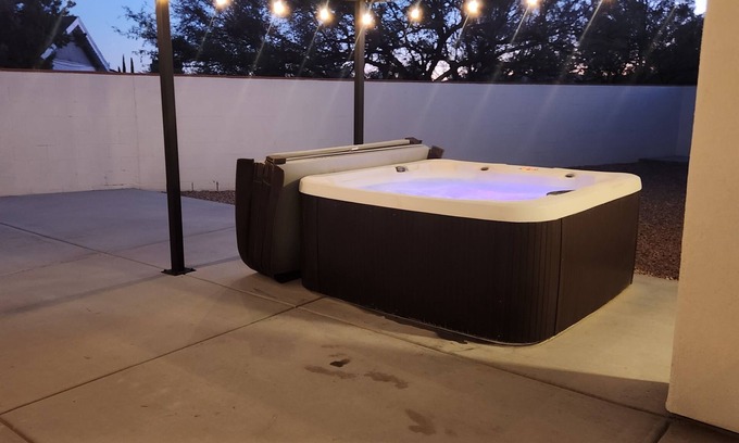 Rio Rico Casa | Casa Blanca, Newer 3-bedroom house in amazing Rio Rico with WiFi, AC, spa, patio