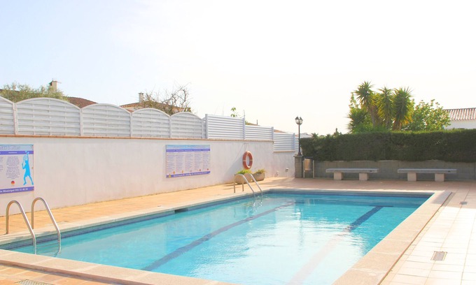 L'Escala Chalet De Esquí | Casa Blava L'Escala | B&Q | Pool&Tennis | Terrace
