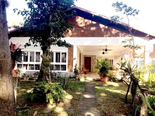 Rio das Ostras Casa | Casa Bosque da Praia 5 quartos, bilhar e ar split.