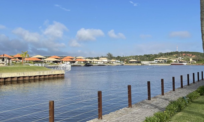 Marina Casa | Casa em Búzios, de Frente Para o Canal da Marina. Em um Condomínio Aconchegante!