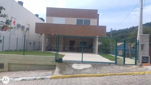 Barra da Lagoa Casa | Casa c/SPA e mesa de sinuca 240 m2