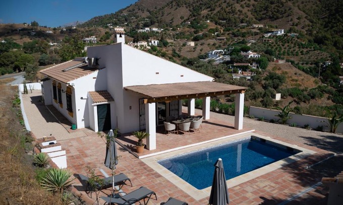 Cómpeta Villa | Casa Calmante - Stunning 3-bedroom Villa with Private Pool