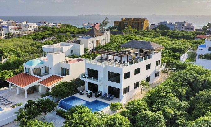 Isla Mujeres Villa | Casa Camacho - 4BR 4. 5BA Modern Caribbean Home en Isla Mujeres