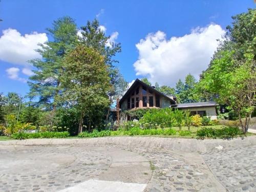 Santa Cruz Verapaz Villa | Casa Campestre Lomas de Holanda