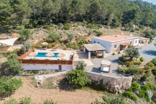 Santa Gertrudis Casa | Casa Can Lluc con piscina, jardín y vista al campo