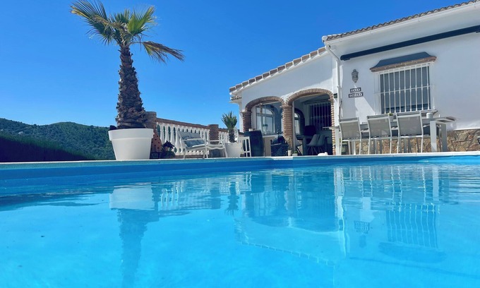 Viñuela Villa | Casa Casira & studio - 8 persons, Costa Del Sol.