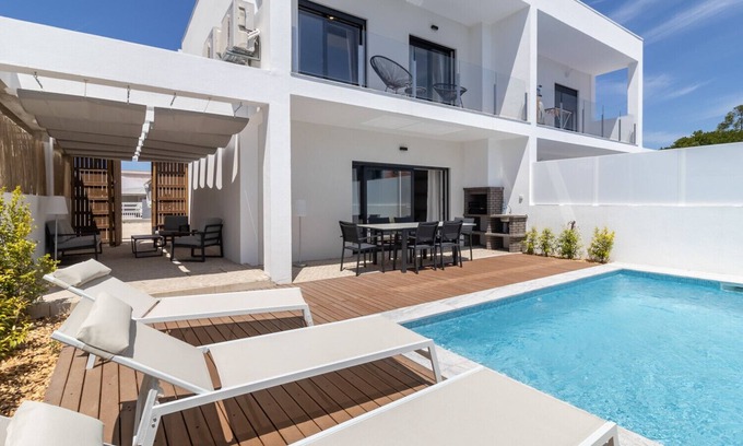 Seixal Chalet De Esquí | Casa Catalina / Beautiful family villa