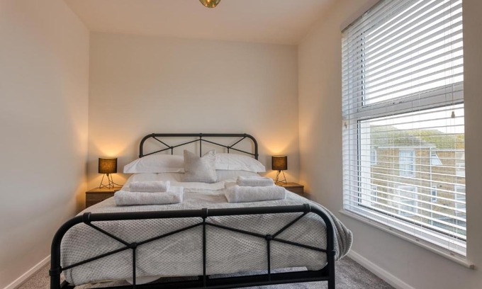 Ramsgate Casa | Casa Cella - Centrally located 4 bedroom house with private driveway and garden