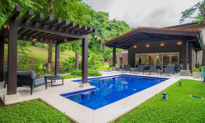 Jacó Villa | - Casa Cenizaro Six Bedroom Private Pool Family