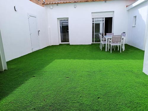 Sagunto Casa | Casa cerca de la playa con patio y garaje privado