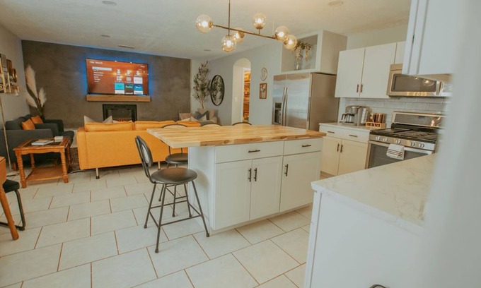 Westgate Heights Casa | Casa Cerrillos+Hot Tub+Pet Friendly+No Pet Fee!