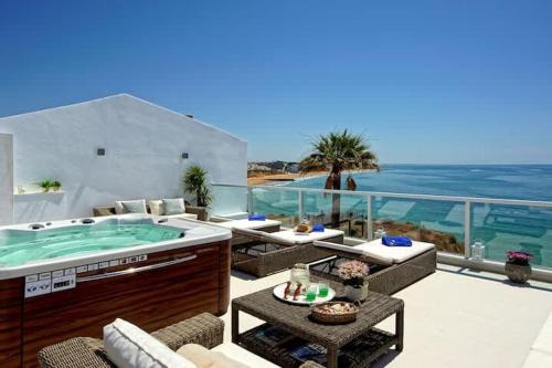 Peneco Beach Casa | Casa Chanel - Ocean front with rooftop SPA Jacuzzi