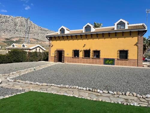 Valle de Abdalagis Chalet De Esquí | Casa Charo