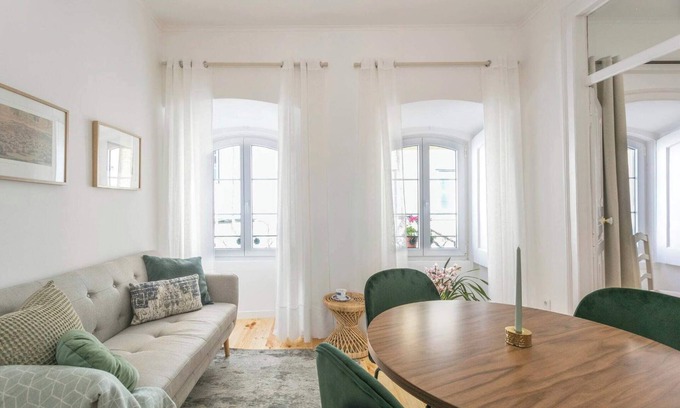Mouraria Apartamento | Casa Cheia de Graça: Charming 2-bedroom apartment in superb Lisboa with WiFi