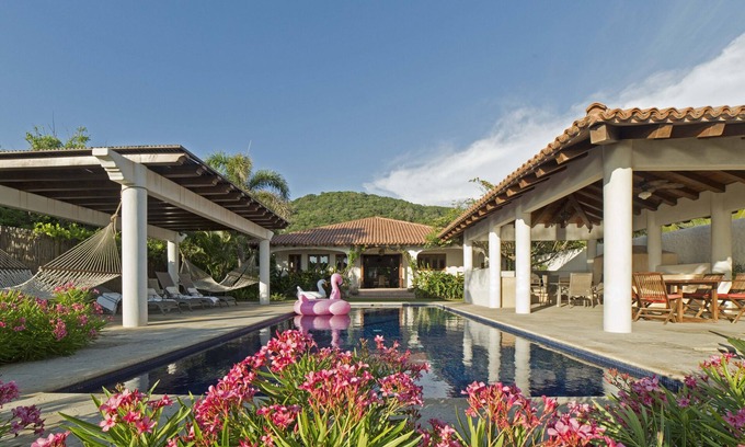 Troncones Casa | Casa Chulada: nueva casa y apartamento de lujo estilo hacienda en Playa Troncones