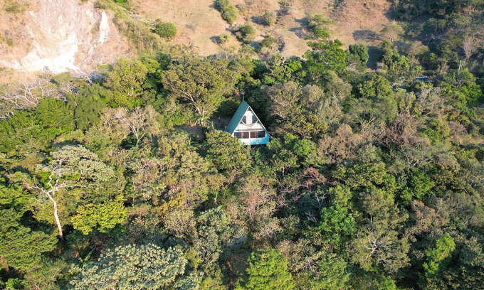 La Lindora Cabina | Casa Cielo: Vistas de pájaro: el apoyo recaudado. Demostración de sostenibilidad Ctr