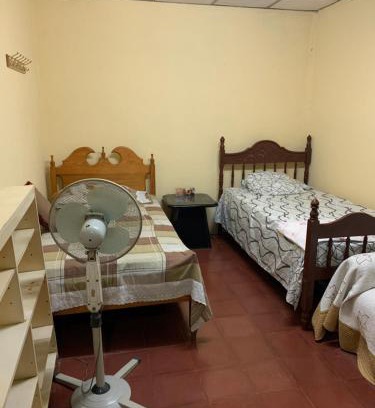 Leon Casa | Casa Cisneros Bed & Breakfast