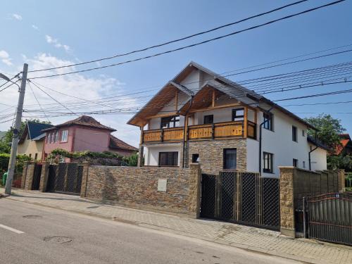 Gura Humorului Villa | CASA COCA - La 100 m de Strandul Arinis si 200m de CENTRU - Gura Humorului