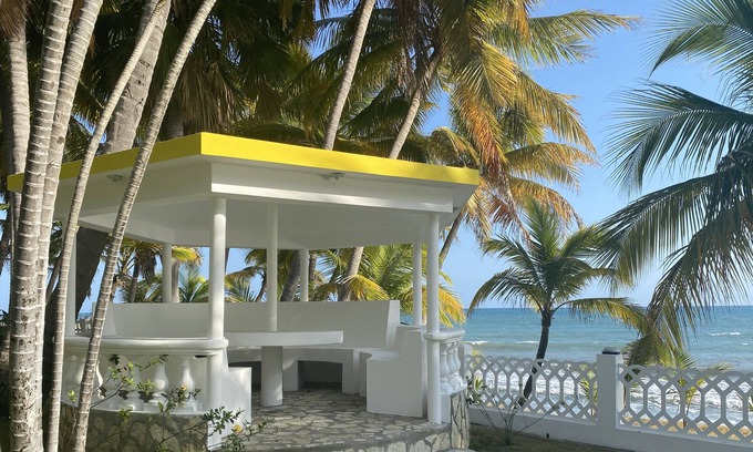 Bocacanasta Casa | CASA COCO in the tropical garden by the sea