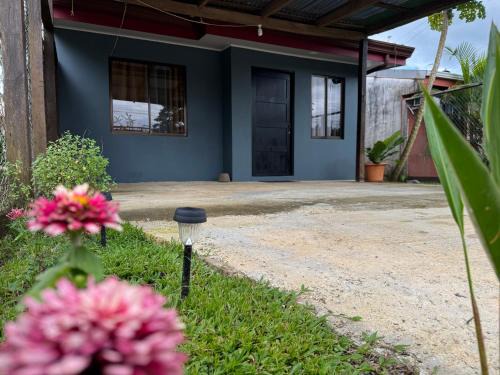 Los Angeles Casa | Casa Colibrí Encanto Rústico y Comodidad Moderna -La Fortuna