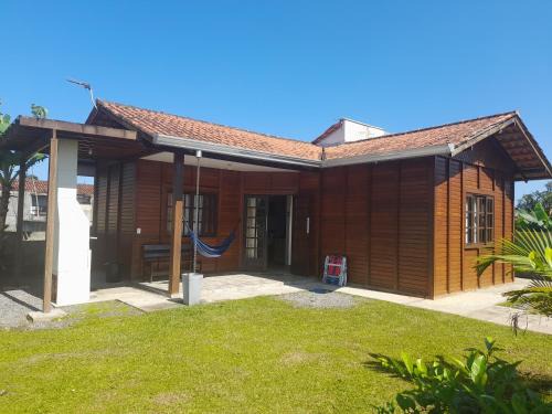 Guaratuba Casa | Casa Colonial em Guaratuba, próximo a praia