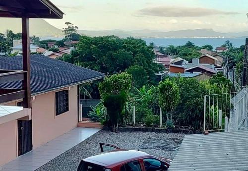 Caiacanga Casa | Casa com linda vista a 500 metros da praia