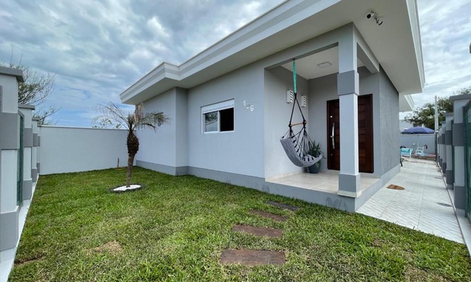 Balneario Gaivota Casa | Casa com piscina a uma quadra do mar, wi-fi