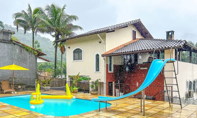 Barreira Casa | Casa com piscina e churrasqueira em Guapimirim/RJ
