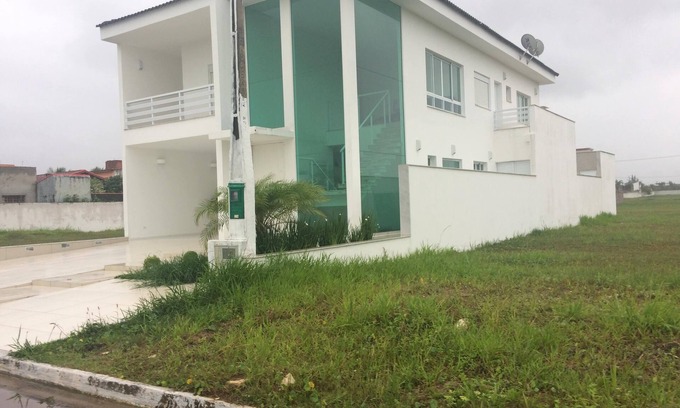 Tupy Casa | Casa com Piscina em Condomínio Fechado com Segurança 24h de Frente Para o mar