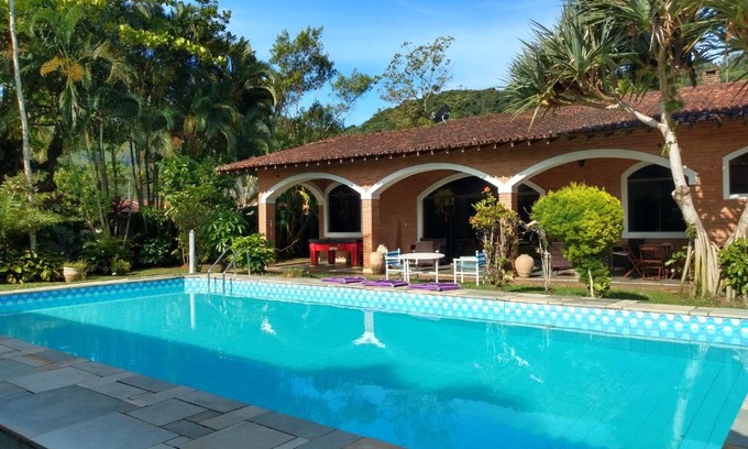Pereque Casa | Casa com piscina em condomínio fechado no Guarujá