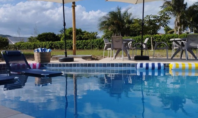 Bonito Casa | Casa com piscina, privativa, diarista, em condomínio, Bonito-Pe