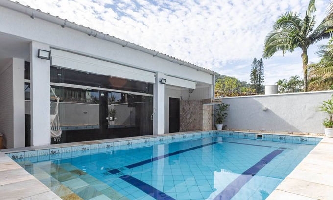 Pereque Casa | Casa Completa com Piscina no Guaruja