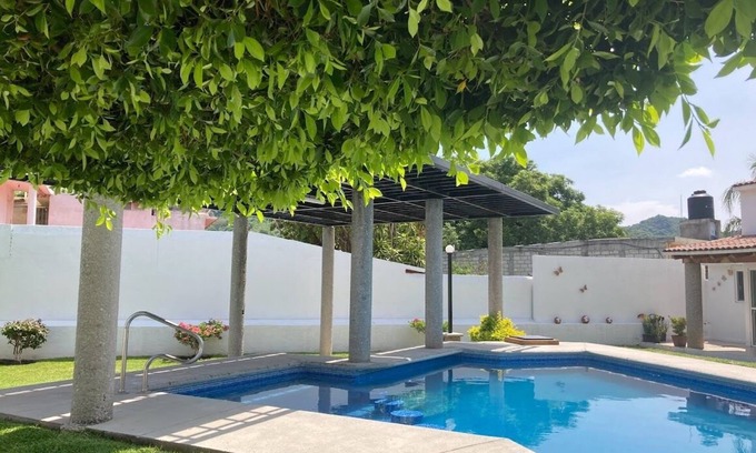 Tlayacapán Casa | Casa con alberca climatizada y vista espectacular.