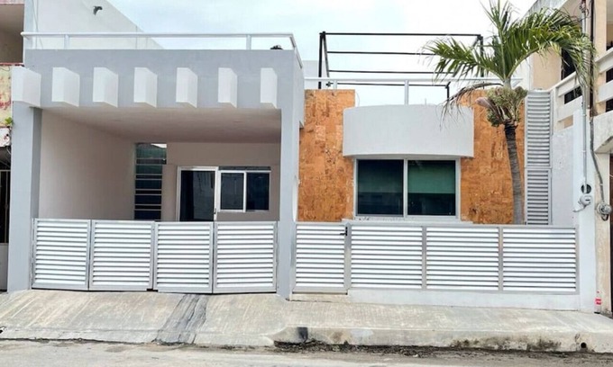 Municipio de Progreso Casa | Casa con alberca en el centro de Puerto Progreso