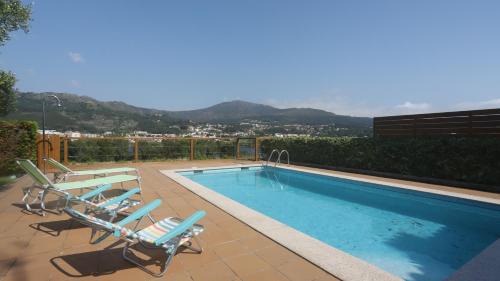 Tomino Casa | Casa con piscina a orilla del Rio Miño