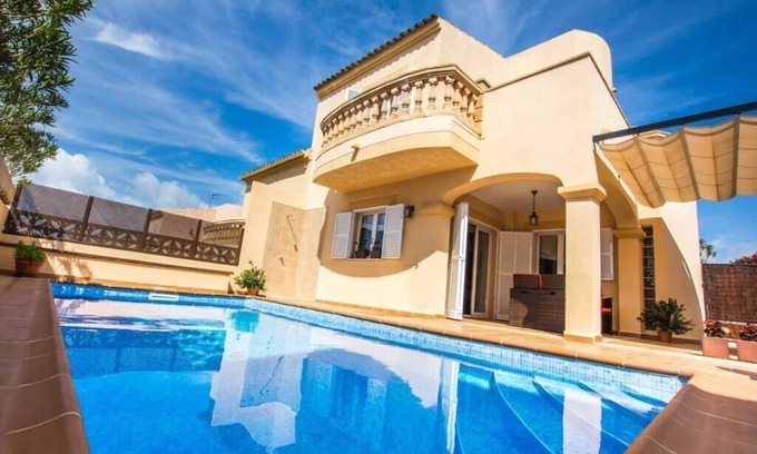 Cala Mandia Chalet De Esquí | Casa con piscina cerca de la playa