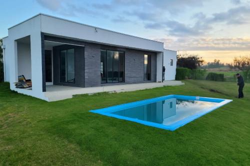 Las Cabras Casa | Casa con piscina en Condominio Lago Rapel BLQ