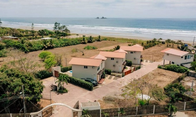 Las Tunas Casa | Casa con Piscina en la Playa de Ayampe