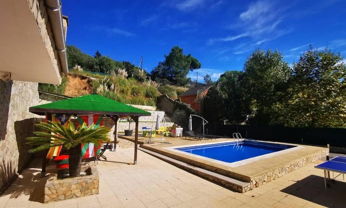 Vidreres Casa | Casa con piscina Privada y vistas fantásticas!