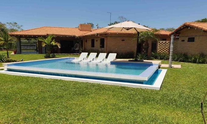 San Bernardino Casa | Casa con Piscina, Quincho, Cancha de Futbol/Volley