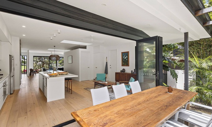 Thirroul Casa | Casa 'ConnWilli’ @ Thirroul Beach - Directly opposite Thirroul Beach Reserve