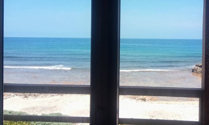 Isla de Utila Casa | Casa Corazon - Striking Beach Home