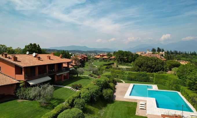 Soiano del Lago Chalet De Esquí | Casa Cri Cri with lake view