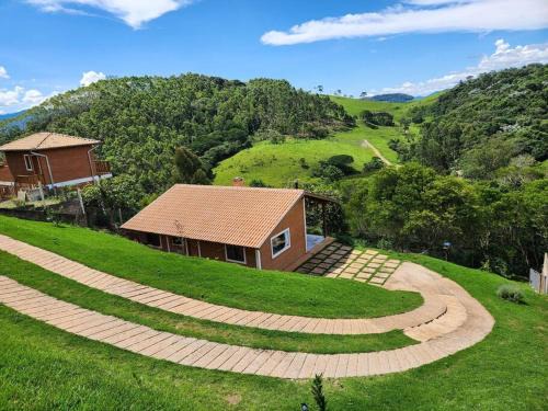 Sapucai-Mirim Chalet De Esquí | Casa Da Floresta Cercada com Piscina