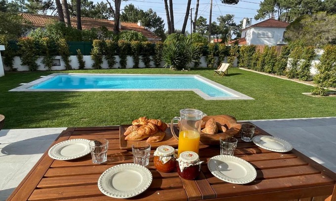 Banzao Casa | Casa da Santinha Relax Pool & Garden House near Beach