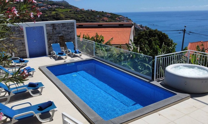 Estrela da Calheta Casa | Casa das Flores by LovelyStay