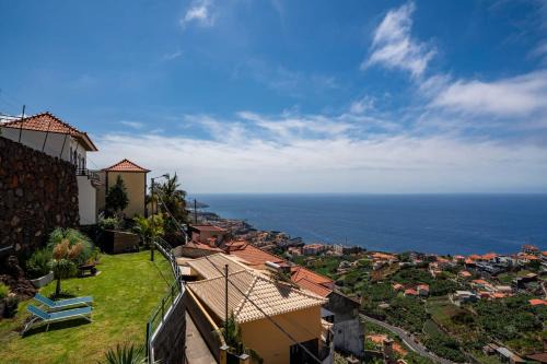 Camara de Lobos Casa | Casa das Maravilhas by An Island Apart